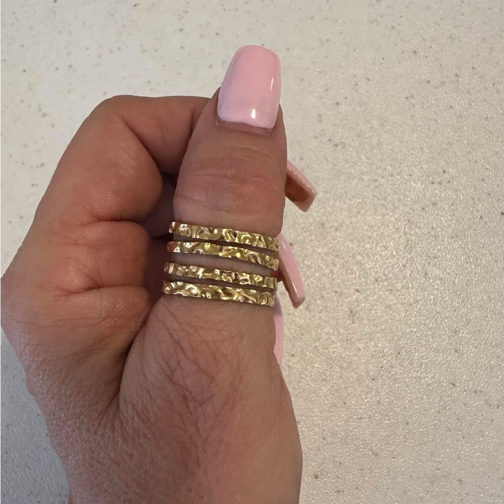 Elegant Gold Textured Women's Ring